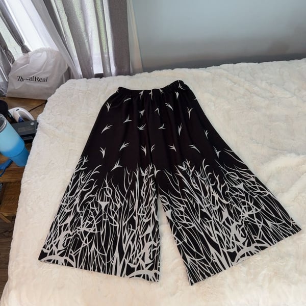 Soho Apparel Ltd. Size L Black and White Geometric Print Pants