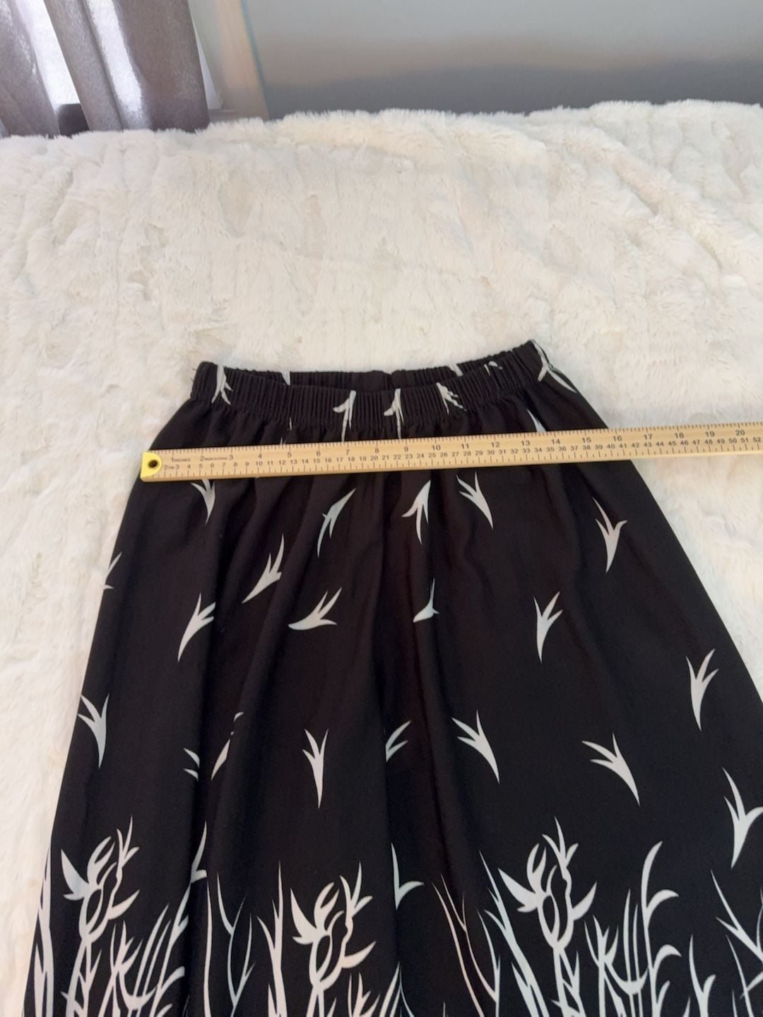 Soho Apparel Ltd. Size L Black and White Geometric Print Pants 4