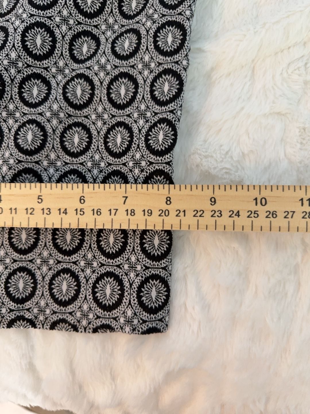 Soho Apparel Ltd. Size L Black and White Geometric Print Pants 7