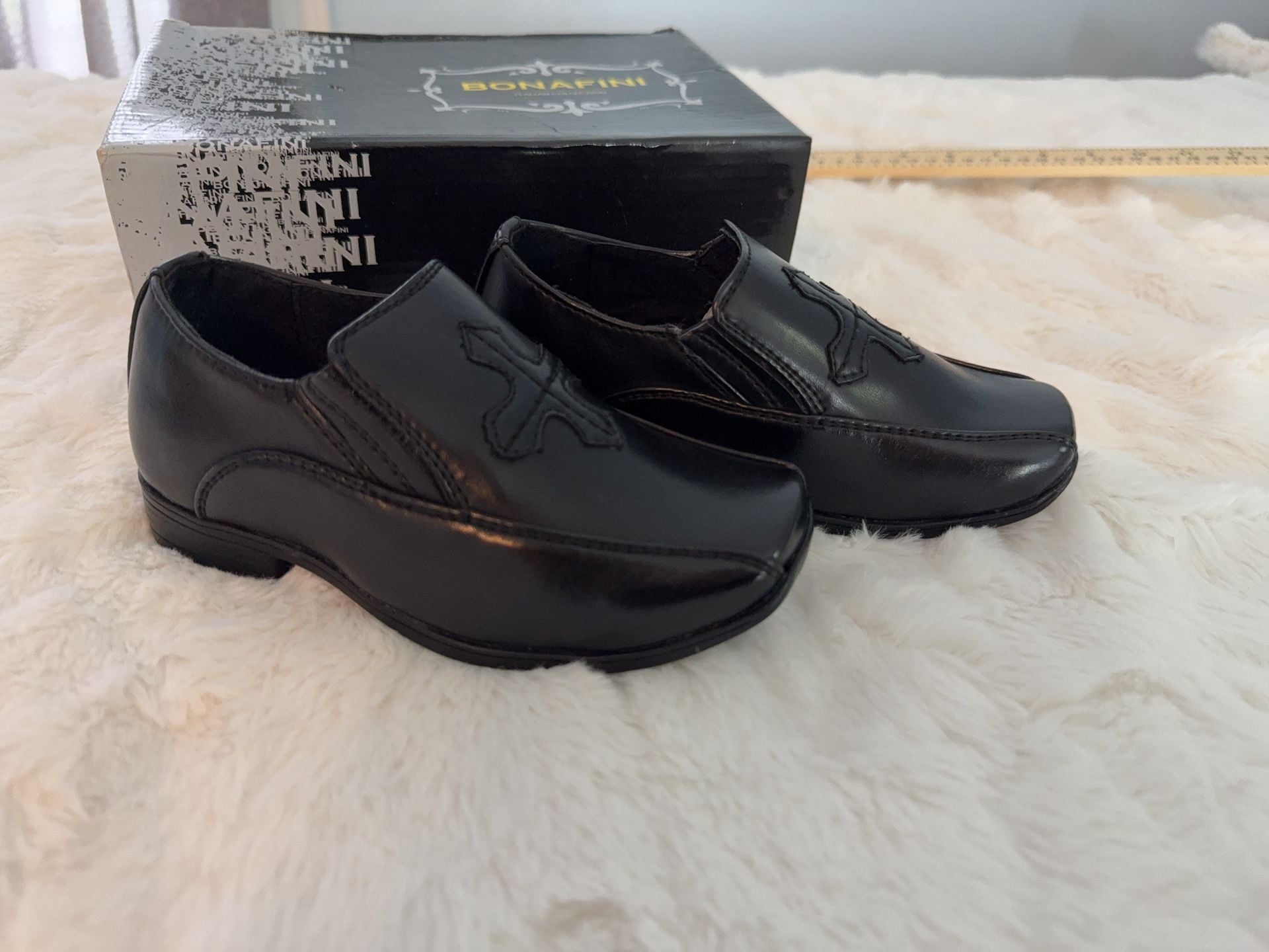 Bonafini Boys Black Slip-On Dress Shoes with Cross Detail Size 6 4