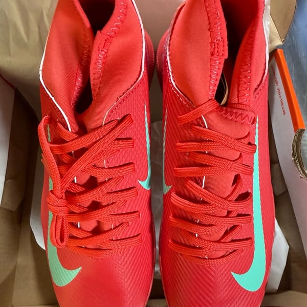 Nike JR Superfly 10 Club TF Soccer Shoes Ember Glow/Aurora Green Size 3.5Y
