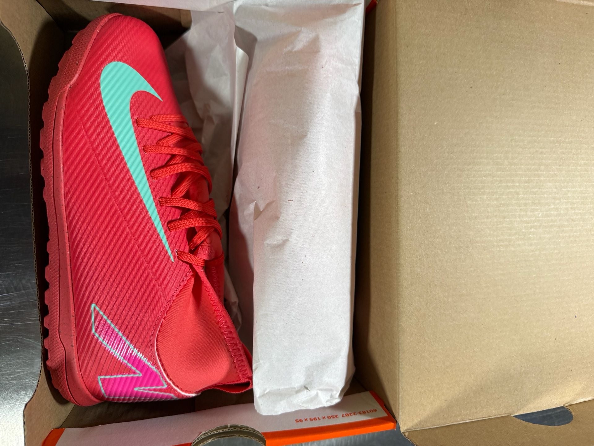 Nike JR Superfly 10 Club TF Soccer Shoes Ember Glow/Aurora Green Size 3.5Y 3