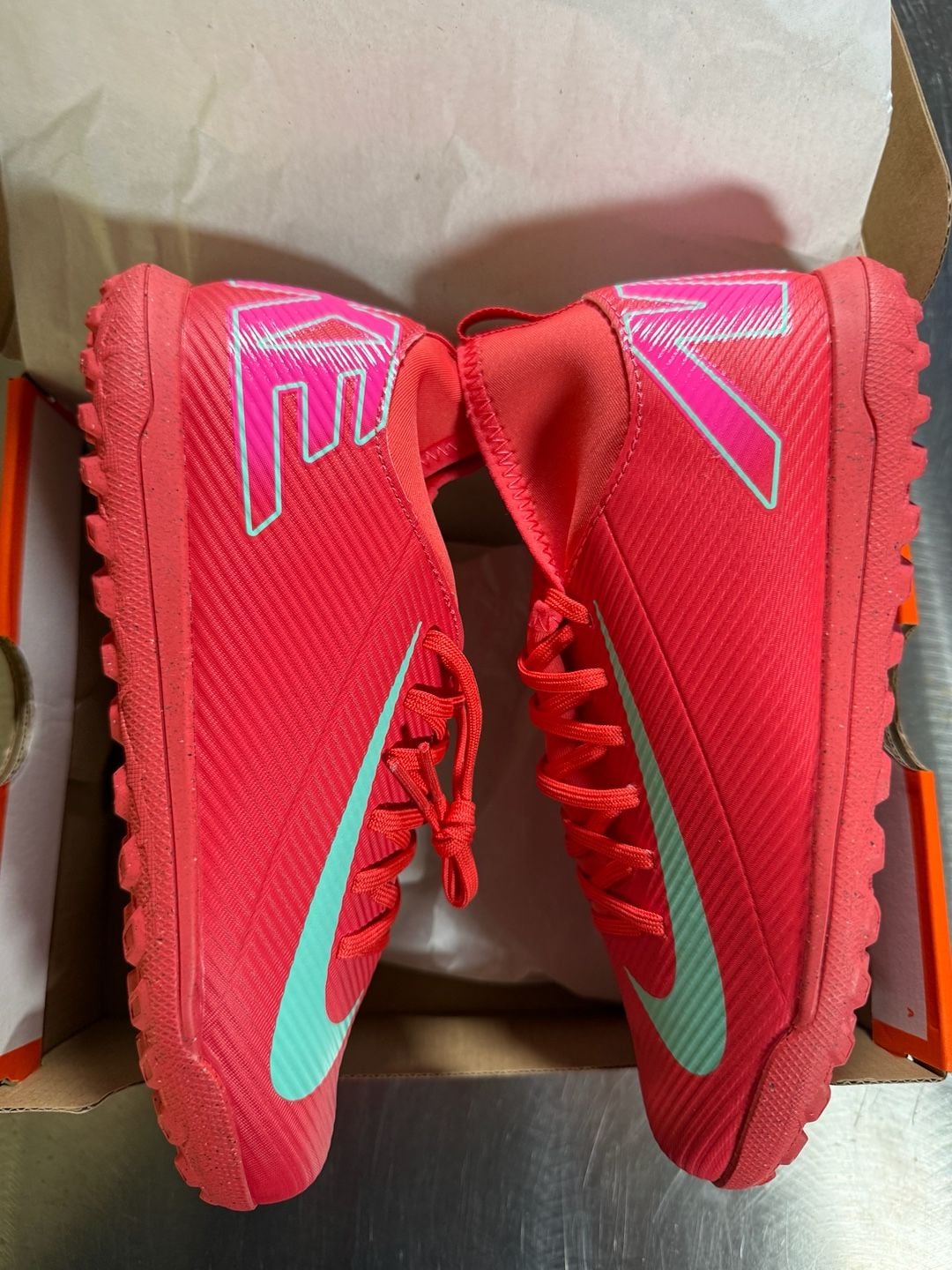 Nike JR Superfly 10 Club TF Soccer Shoes Ember Glow/Aurora Green Size 3.5Y 5