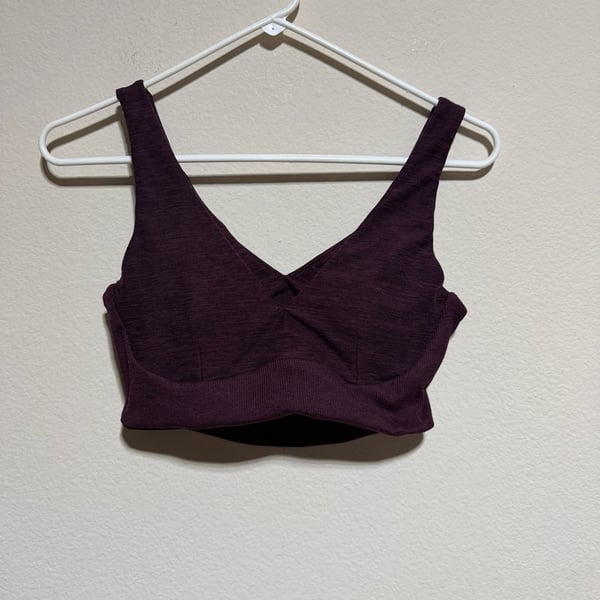 Victoria's Secret Ribbed V-Neck Crop Sports Bra Size S
