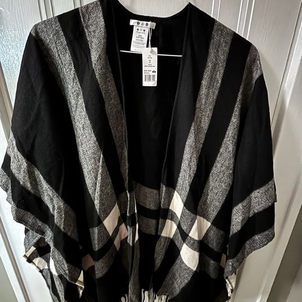 Three Dots Erin Plaid Black One Size Poncho Wrap