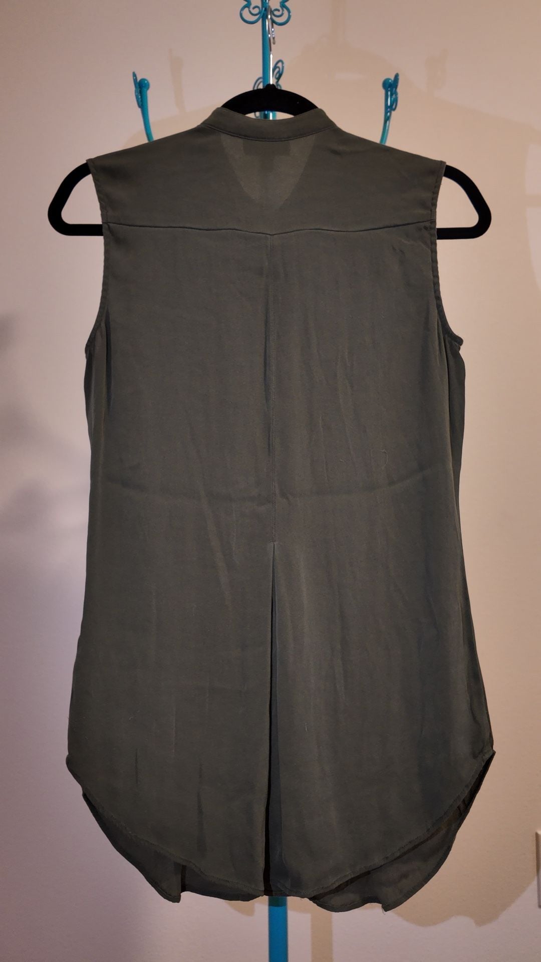 Bebe Olive Green Sleeveless Button-Down Tunic Blouse Small 7