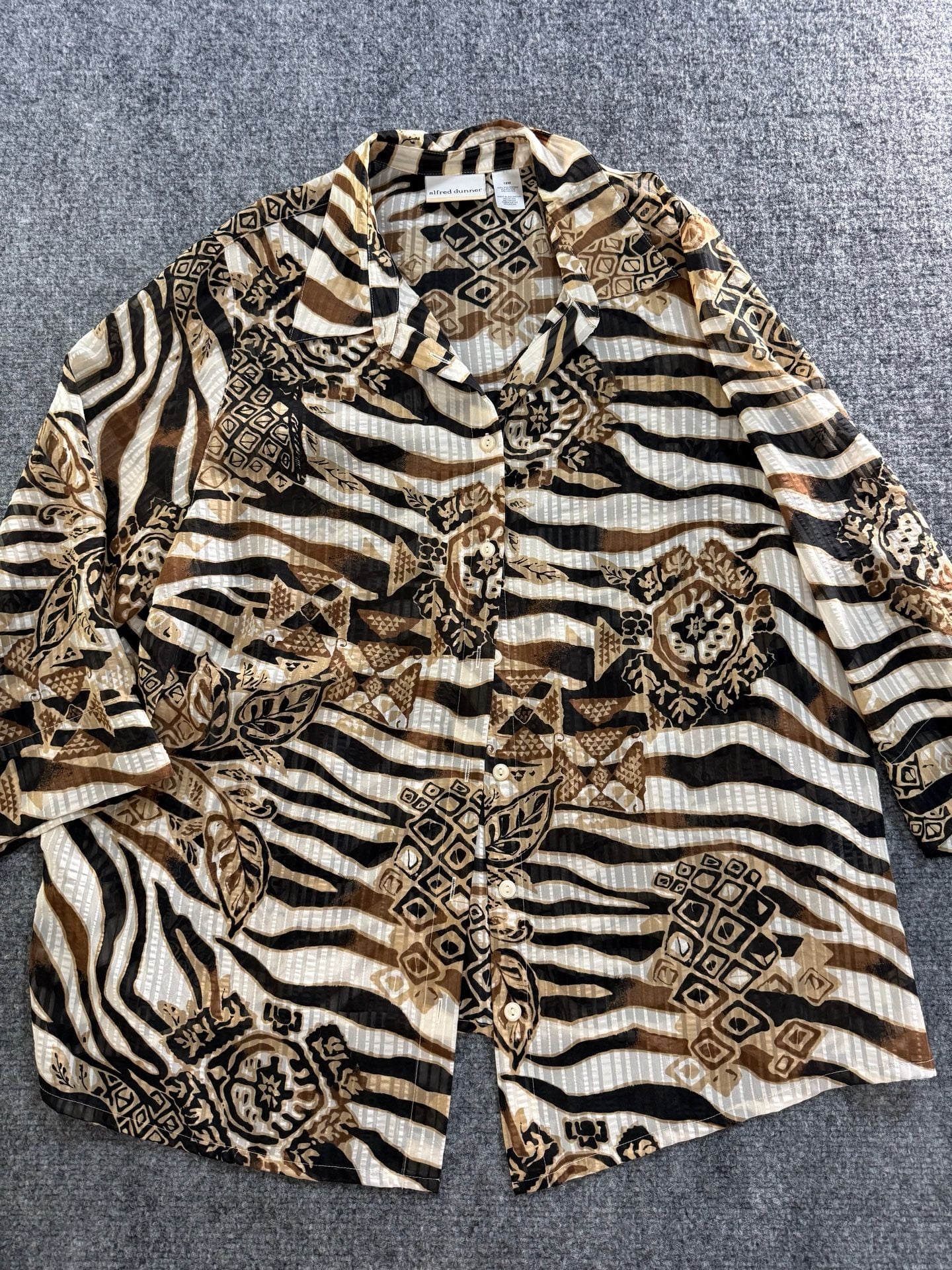 Alfred Dunner Woman Button Down Shirt Size 18W Animal Print Geometric
B181JC 3