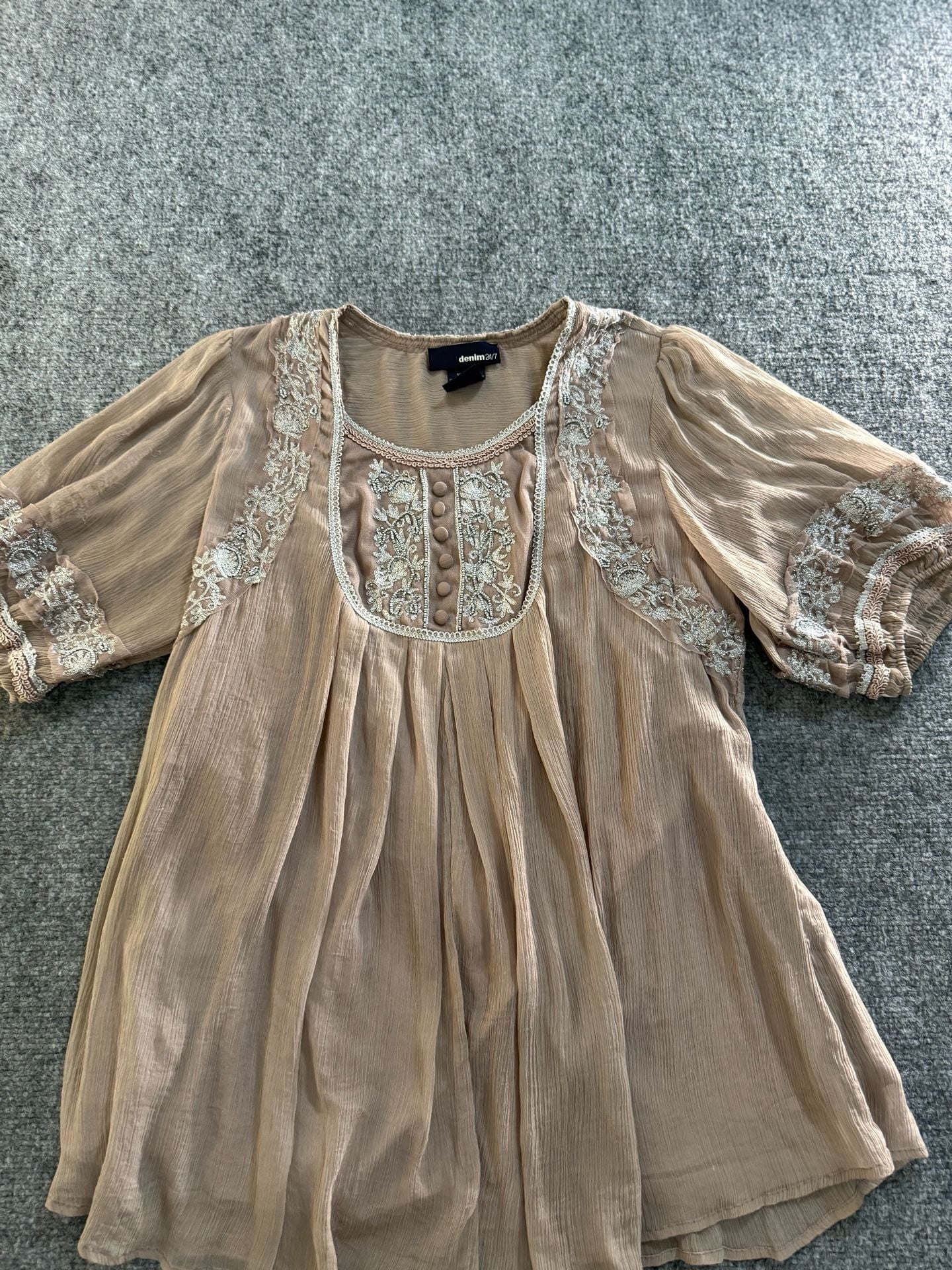 Oversized Lace-Trim Button-Front Blouse
B193JC 3