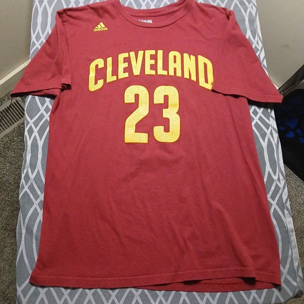 Adidas Cleveland Cavaliers LeBron James 23 The Go-To Tee Size Large