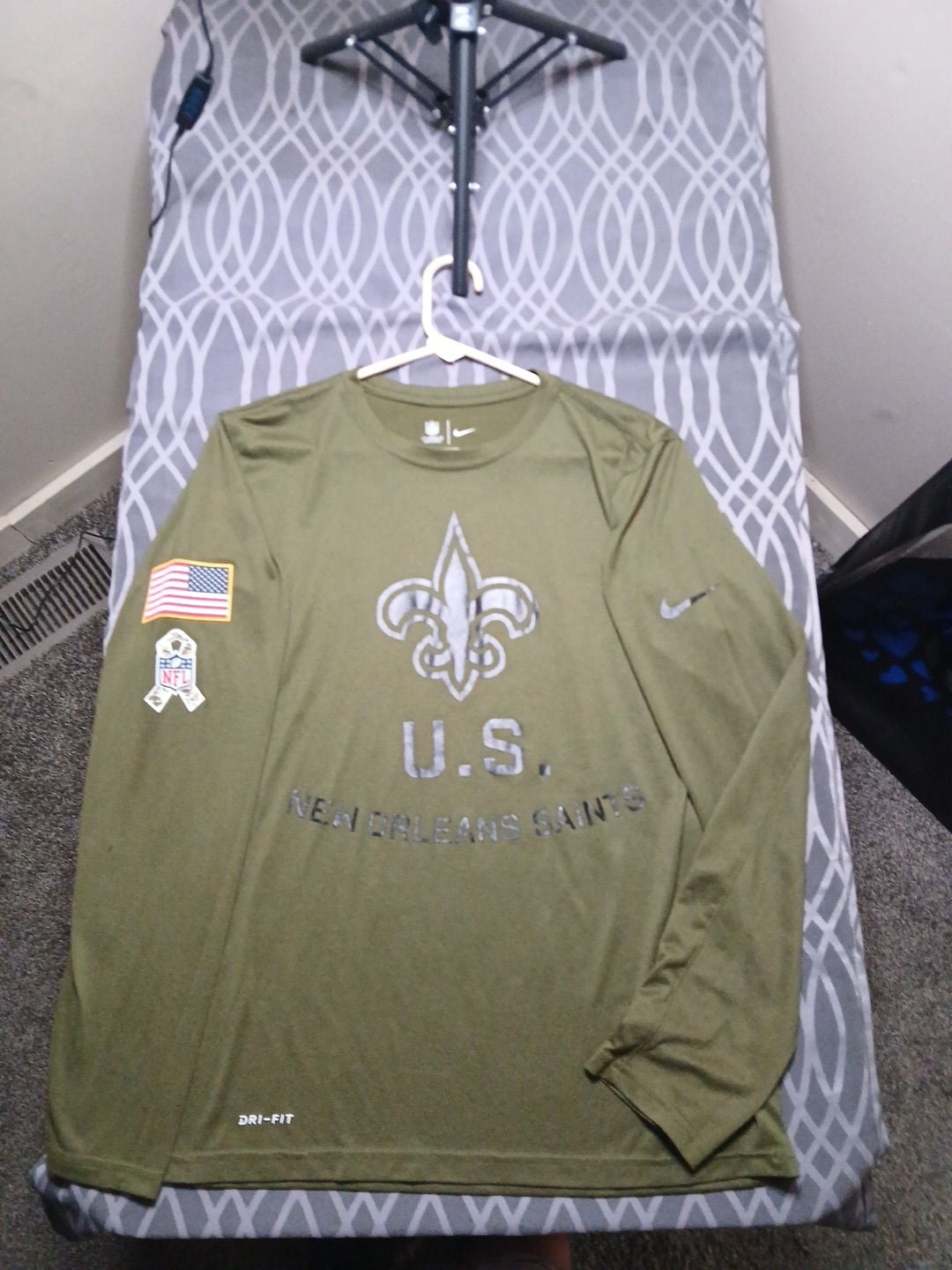 New Orleans Saints Mens Large Green Camouflage NFL Salute To Service Nike Tee 2