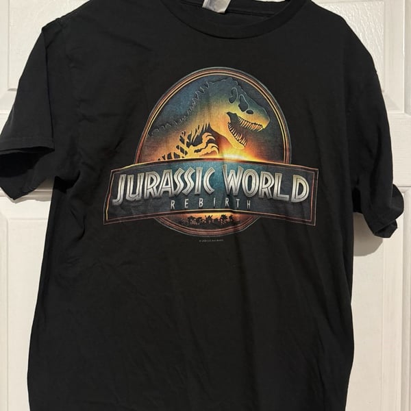 Jurassic World Rebirth Graphic T-Shirt Size Medium