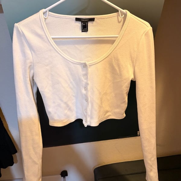 Forever 21 White Ribbed Button-Front Long Sleeve Crop Top Size M