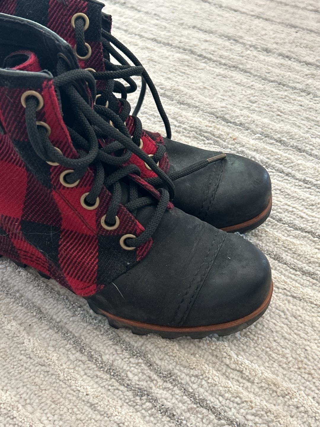 Sorel Joan of Arctic Wedge Buffalo Plaid Boots 7