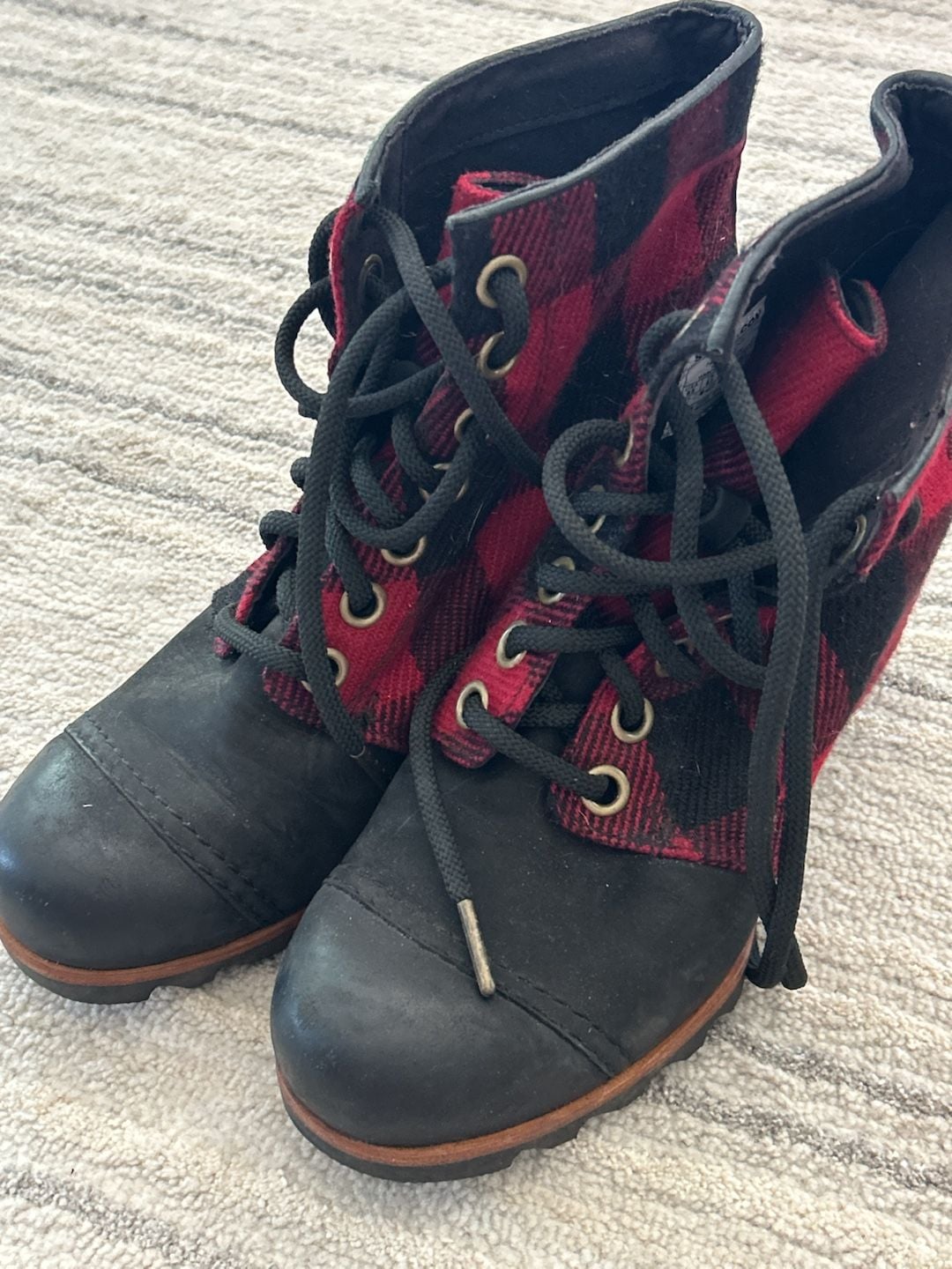Sorel Joan of Arctic Wedge Buffalo Plaid Boots 8