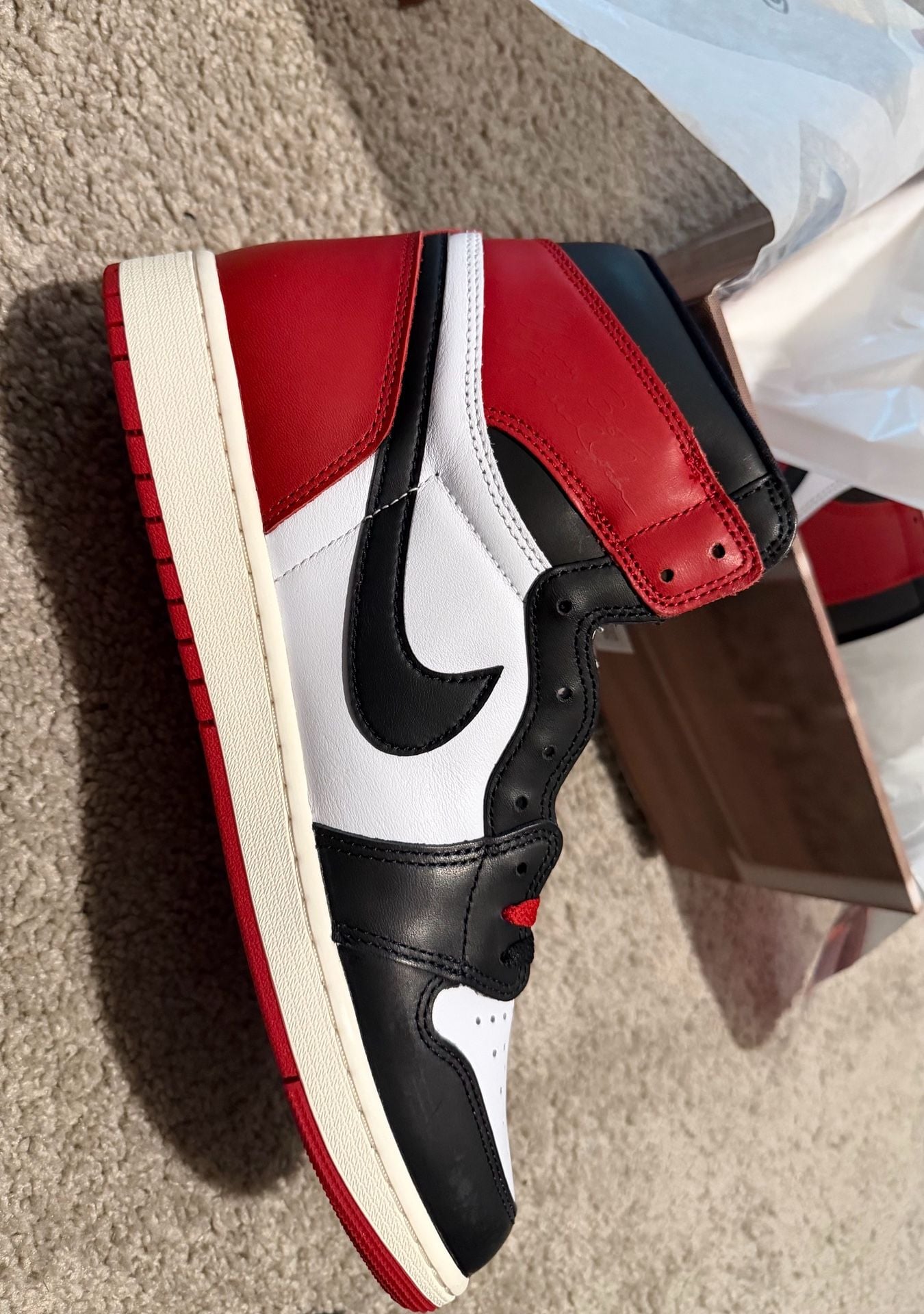 Air Jordan 1 Retro High OG "Black Toe" Size 12 4