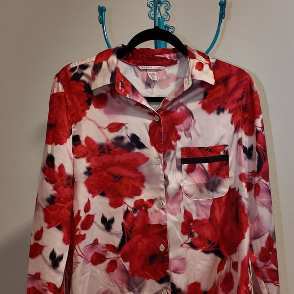 Victoria’s Secret Red Satin Floral Rose Print Long Sleeve Sleep Shirt Small