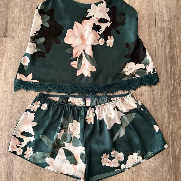 Lilac + London Floral Satin Pajama Set Size L