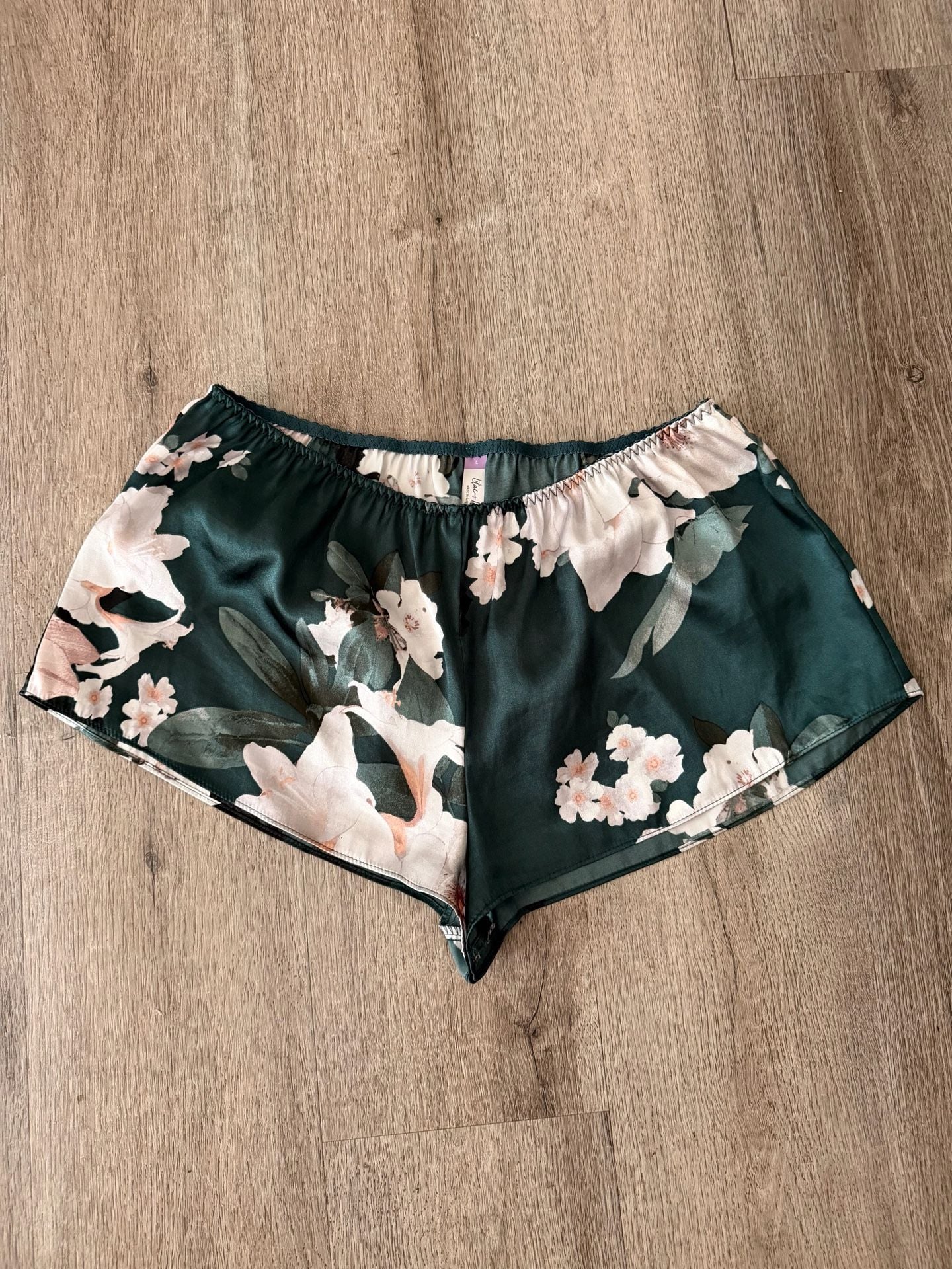 Lilac + London Floral Satin Pajama Set Size L 4