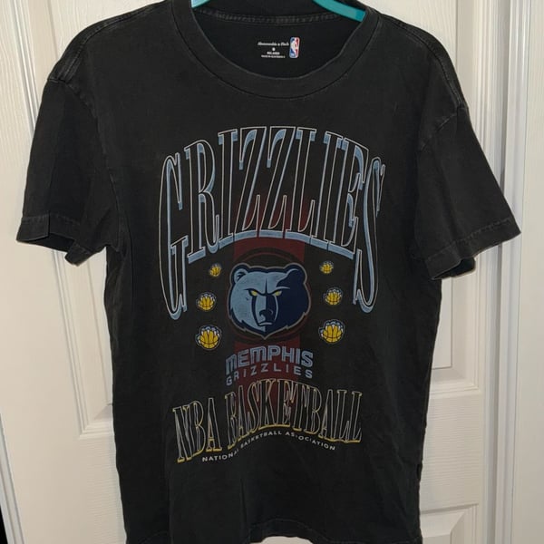 Abercrombie & Fitch Memphis Grizzlies NBA Basketball Graphic T-Shirt Size Small