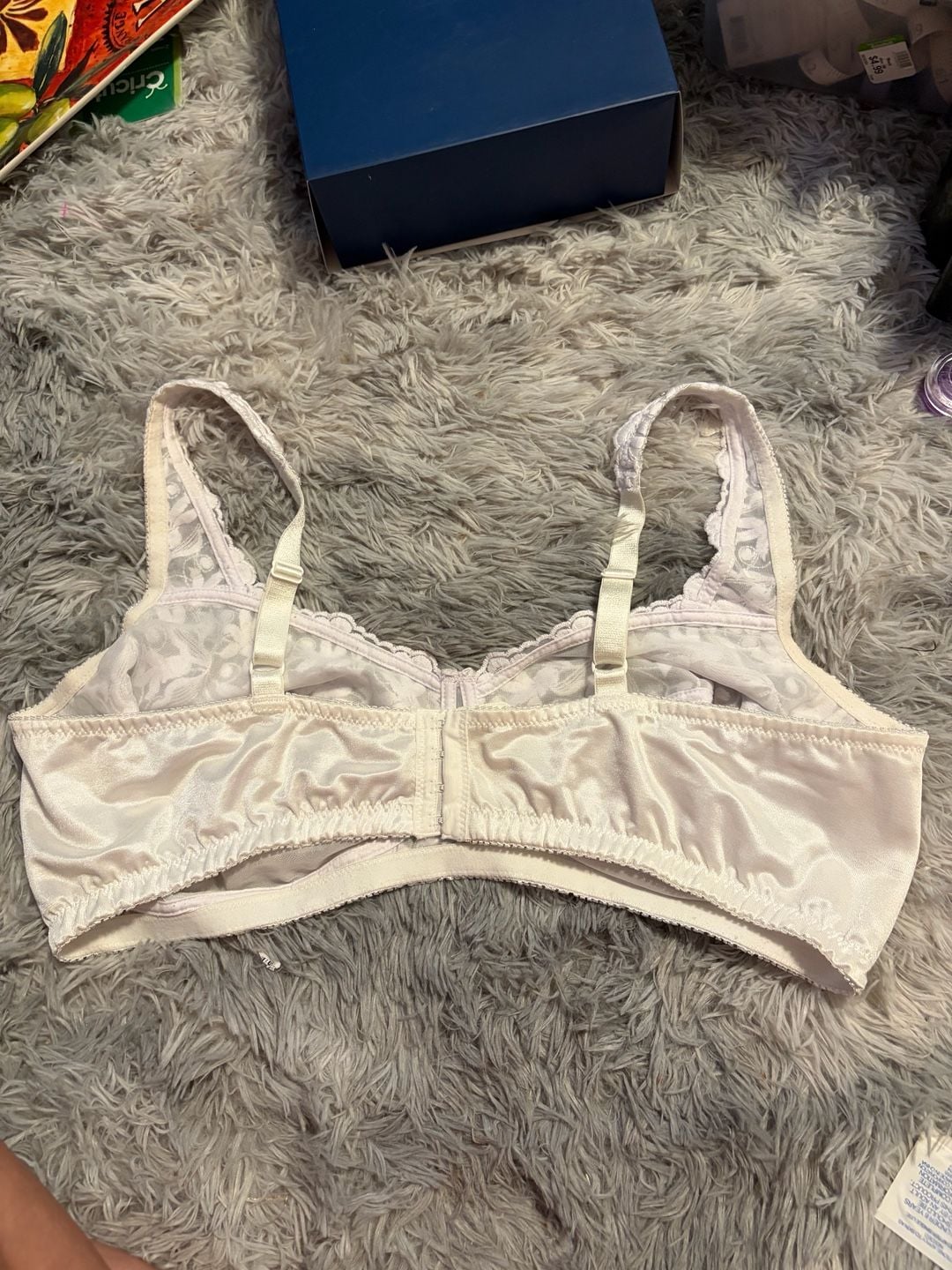 Amoureuse White Embroidered Lace Bra Size 46C 2