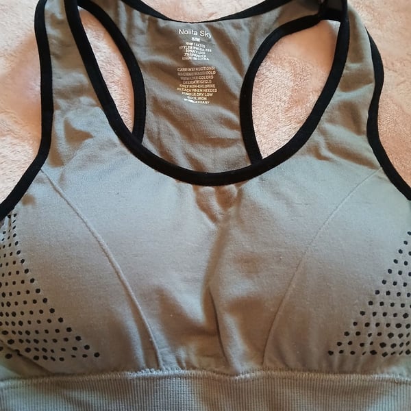 ToBeInStyle Women's Crossed Keyhole Back Sports Bra - .com,
