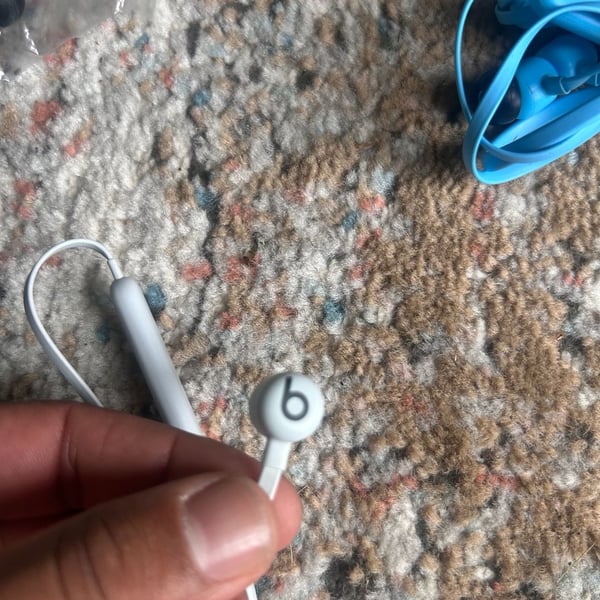 Beats by Dre Flex Wireless Earphones - grey
Black -25$
Colors-30$