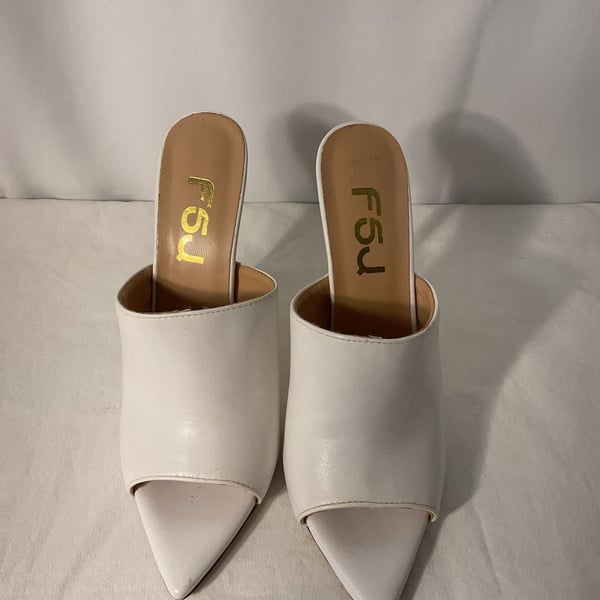 FSJ Women's White Pointed Toe Stiletto Mules Size 7.5