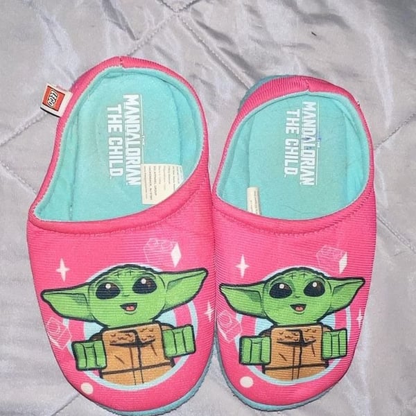 LEGO x Star Wars Mandalorian “The Child” GURU Pink Slippers – Kids Size 13–1