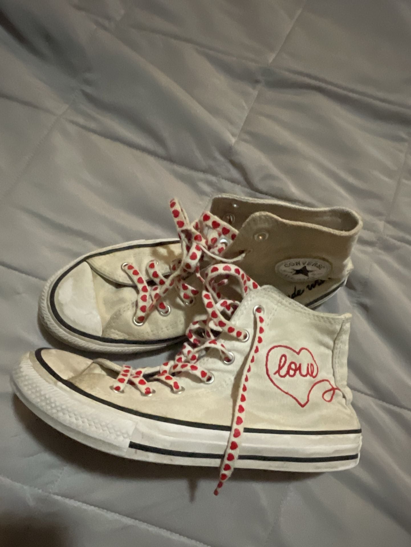 Converse Chuck Taylor High Top – Custom Heart “Love” Design – Women’s 6 / Men’s 4 7