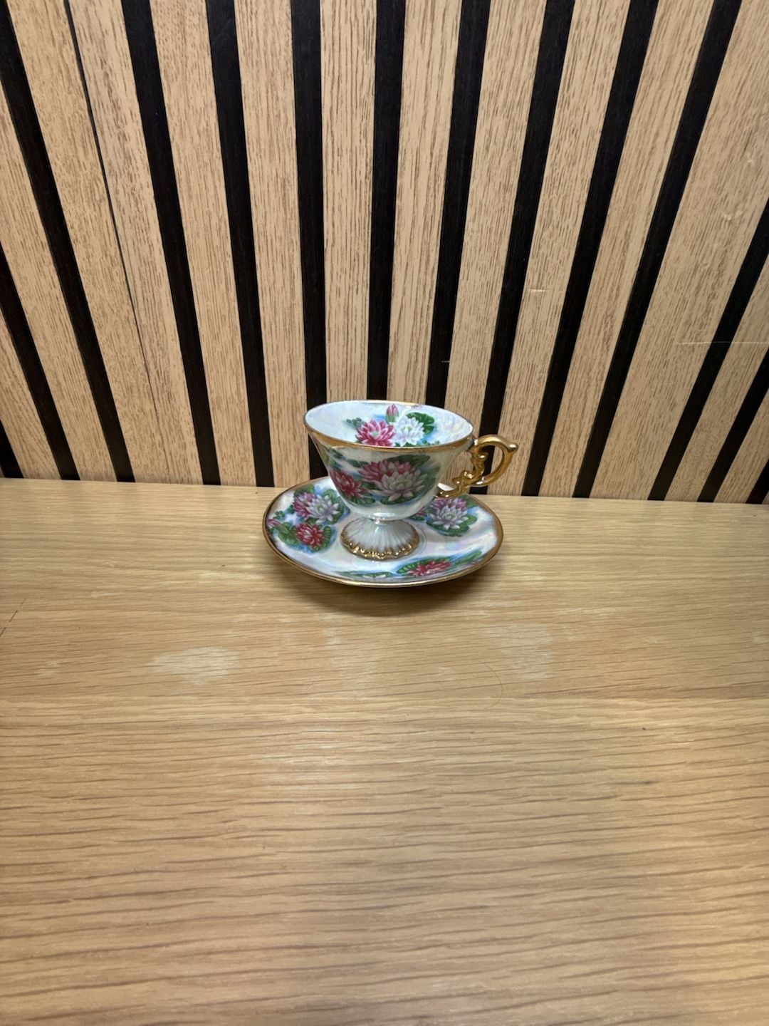 Royal Albert July Water Lily Teacup and Saucer Set 1