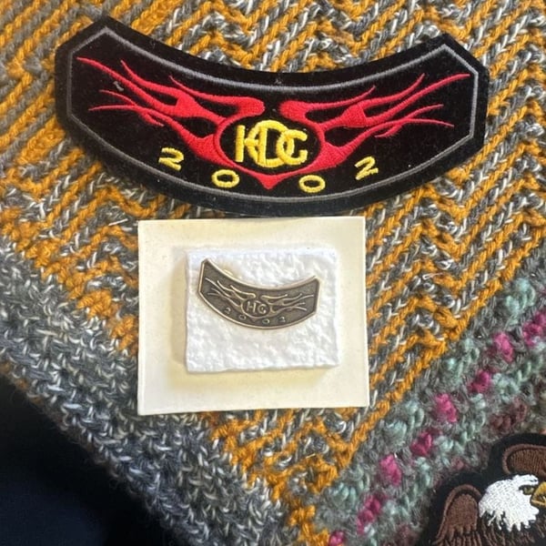 Harley Owners Group HOG 2002 Member Patch and Pin Set