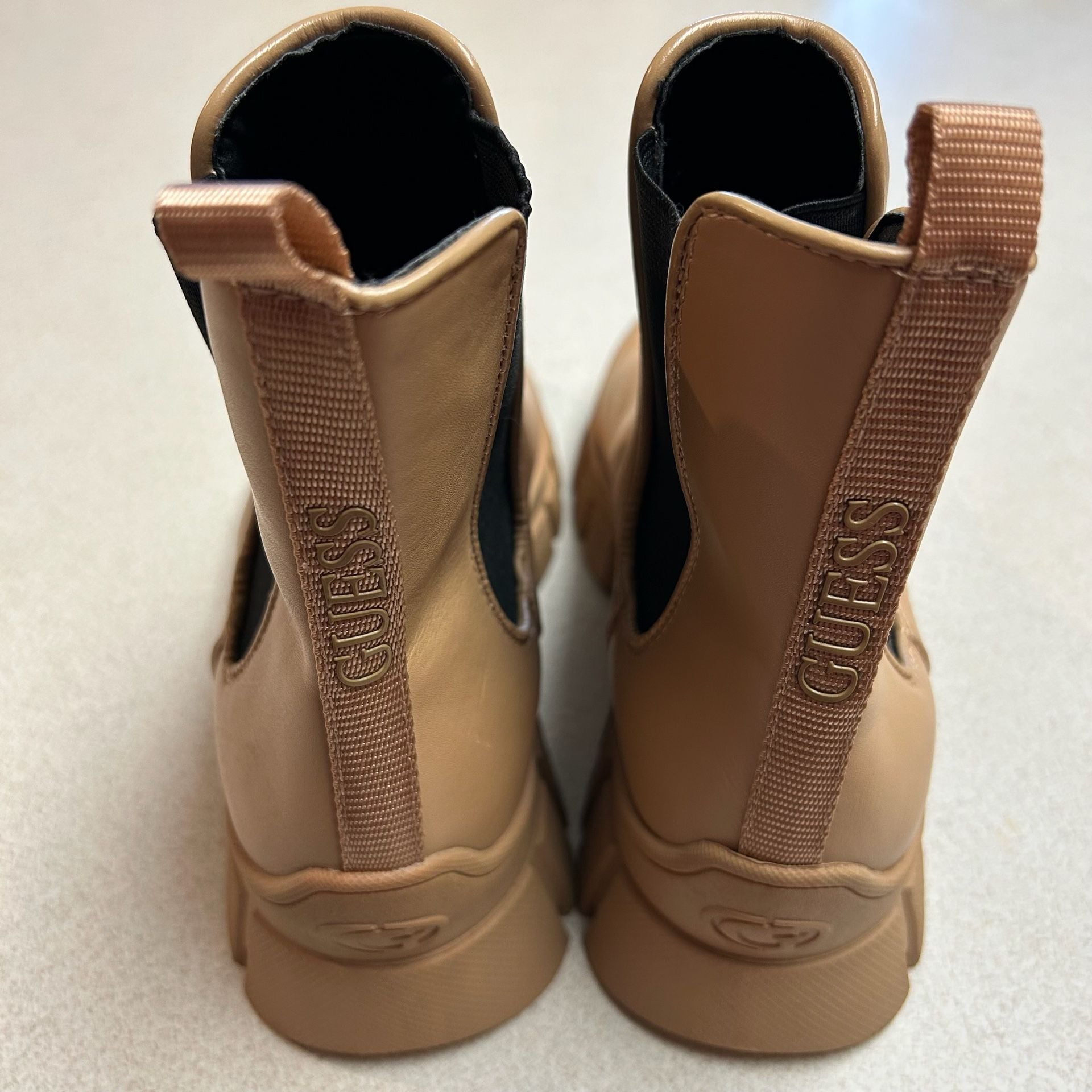 Guess GWHESTIA Lug Sole Chelsea Boots Tan Size 9.5M 3