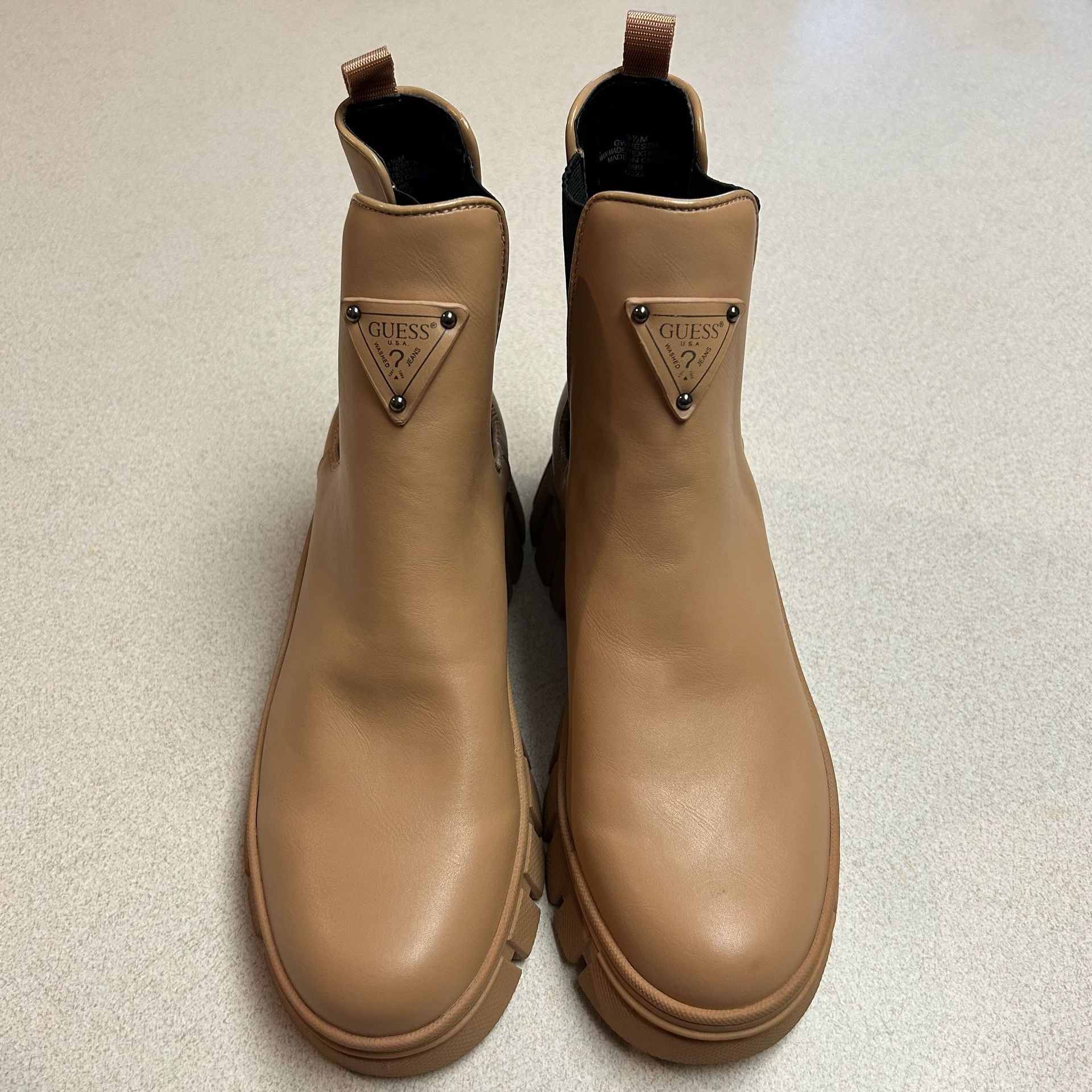 Guess GWHESTIA Lug Sole Chelsea Boots Tan Size 9.5M 7