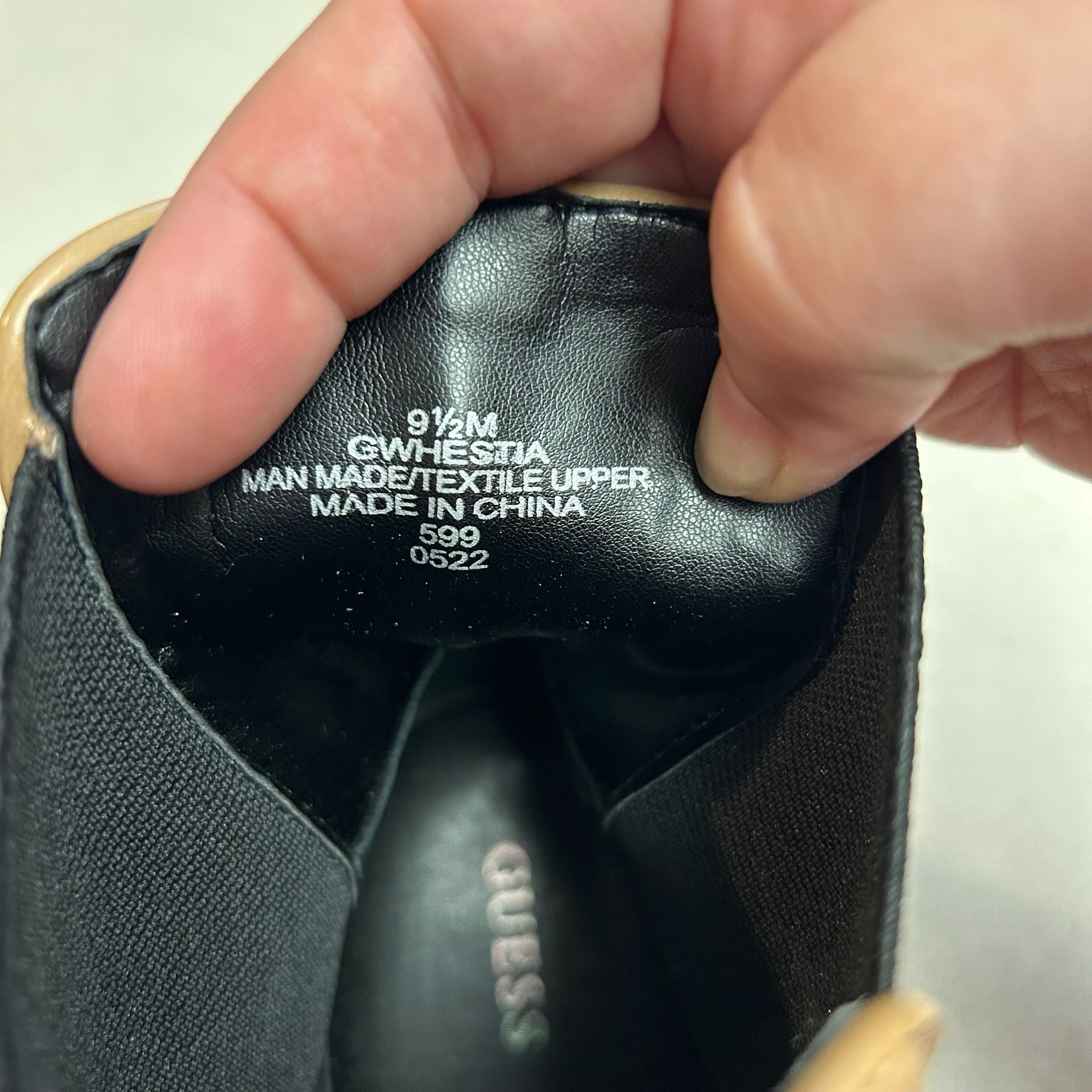 Guess GWHESTIA Lug Sole Chelsea Boots Tan Size 9.5M 9