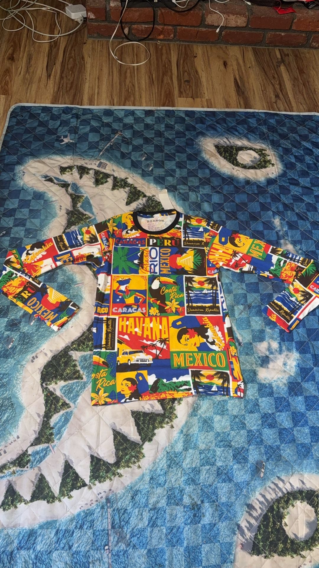 Reason Brand Travel Postcard Print Long Sleeve T-Shirt Small 3
