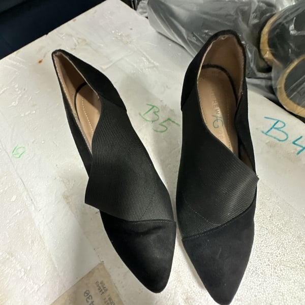 Andrew Geller Black Pointed Toe Heels Size 6M