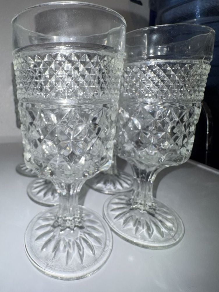 Set of 8 Vintage Diamond Point Pattern Pressed Glass Goblets 2