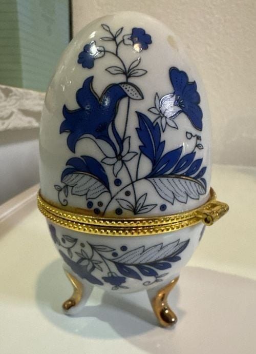 Vintage Porcelain Floral Egg Trinket Box with Gold Tone Feet 2