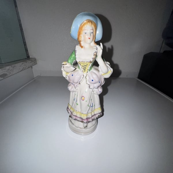 Vintage L&M Inc Porcelain Colonial Lady Figurine