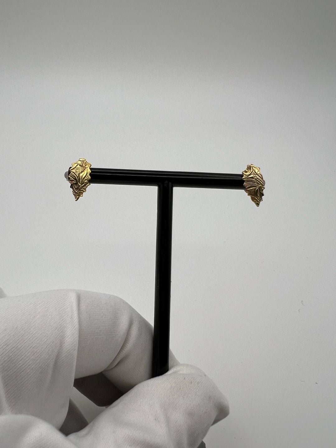 Vintage Textured Gold Tone Leaf Stud Earrings 5