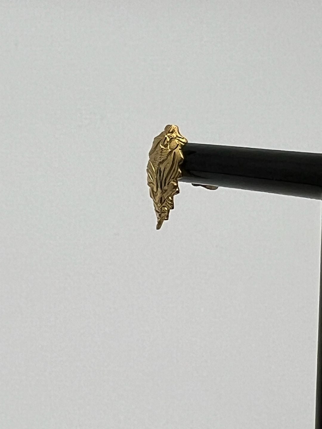 Vintage Textured Gold Tone Leaf Stud Earrings 9
