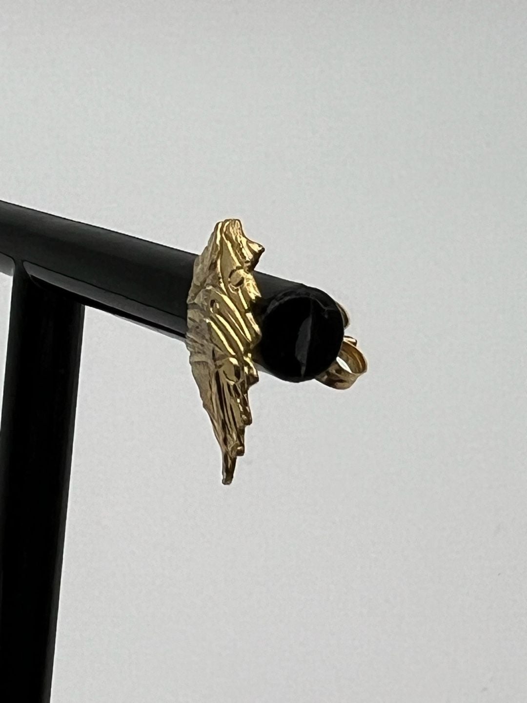 Vintage Textured Gold Tone Leaf Stud Earrings 11