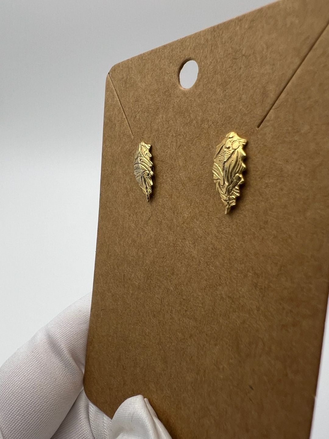 Vintage Textured Gold Tone Leaf Stud Earrings 14