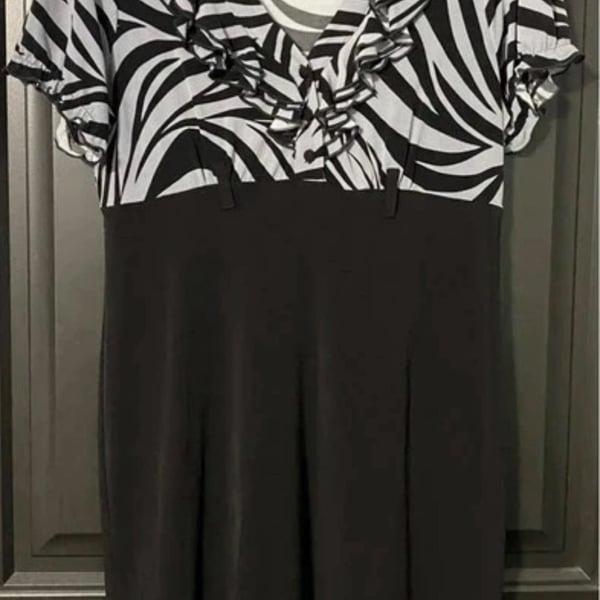 En Focus Studio Zebra Print Ruffle Neck Dress Size 10