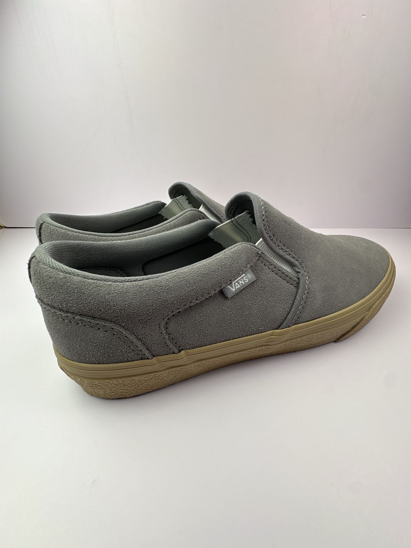 Vans Classic Slip-On Suede Grey Gum Sole Shoes size 8.5 men’s 4