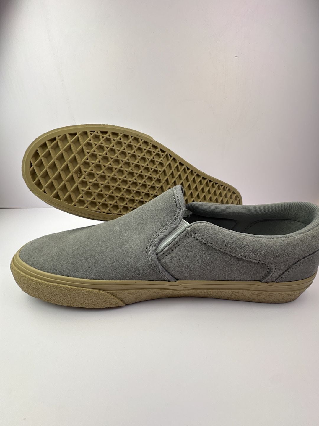 Vans Classic Slip-On Suede Grey Gum Sole Shoes size 8.5 men’s 6