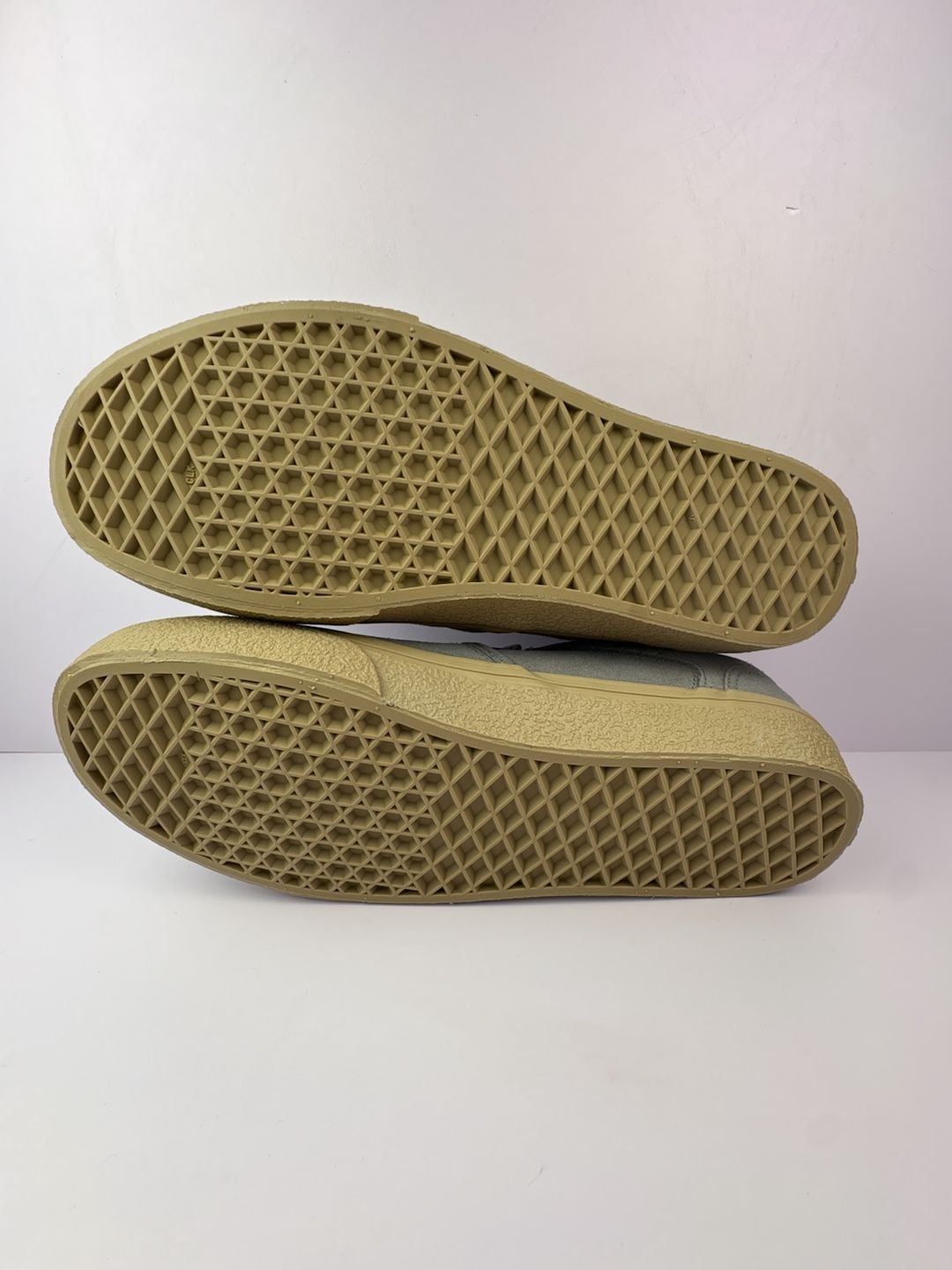Vans Classic Slip-On Suede Grey Gum Sole Shoes size 8.5 men’s 7