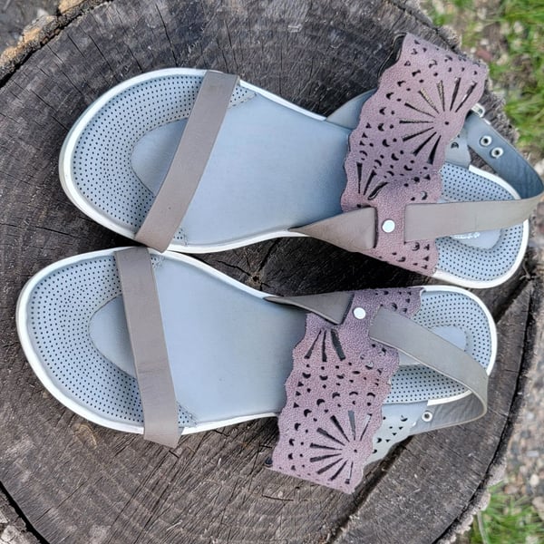 Aetrex Women's Laser Cut Wedge Sandals Gray Size 6