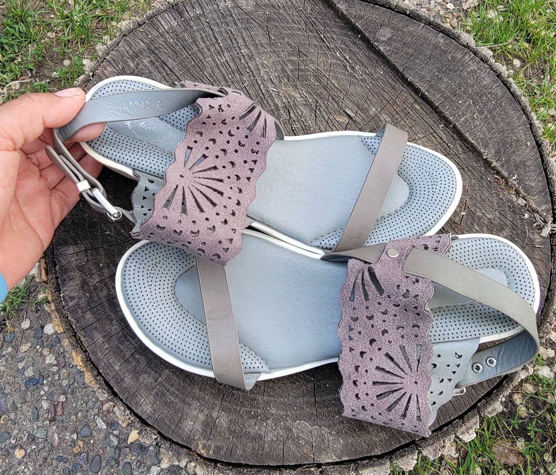 Aetrex Women's Laser Cut Wedge Sandals Gray Size 6 4