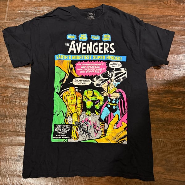 Marvel The Avengers Earth's Mightiest Super Heroes Graphic T-Shirt Size M